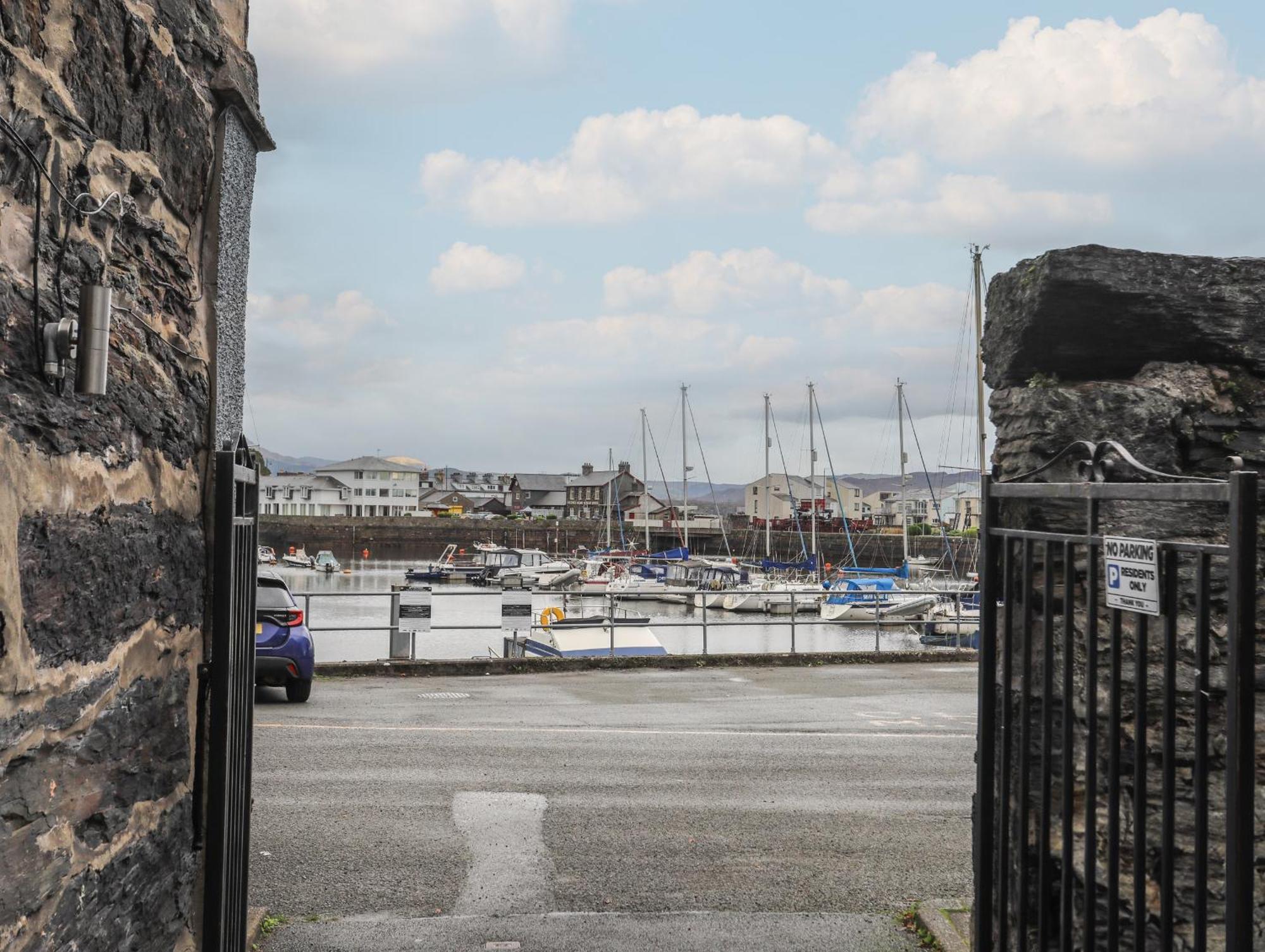 Cornhill Courtyard Apartment Porthmadog Bagian luar foto